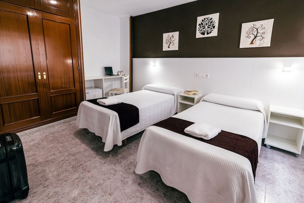 Фото Hostal Gran Vía