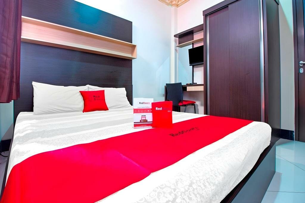 Hotel RedDoorz Plus near Isola Upi, Bandung, photo
