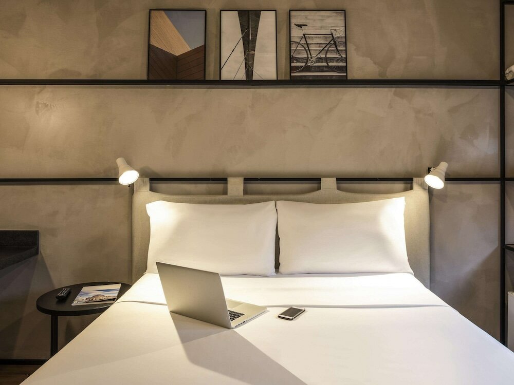 Фото Ibis Brussels Centre Châtelain