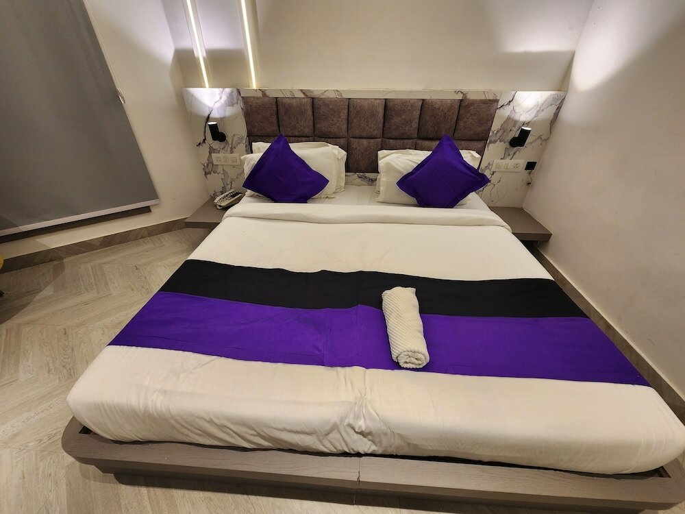 Фото Hotel Square 9 Inn