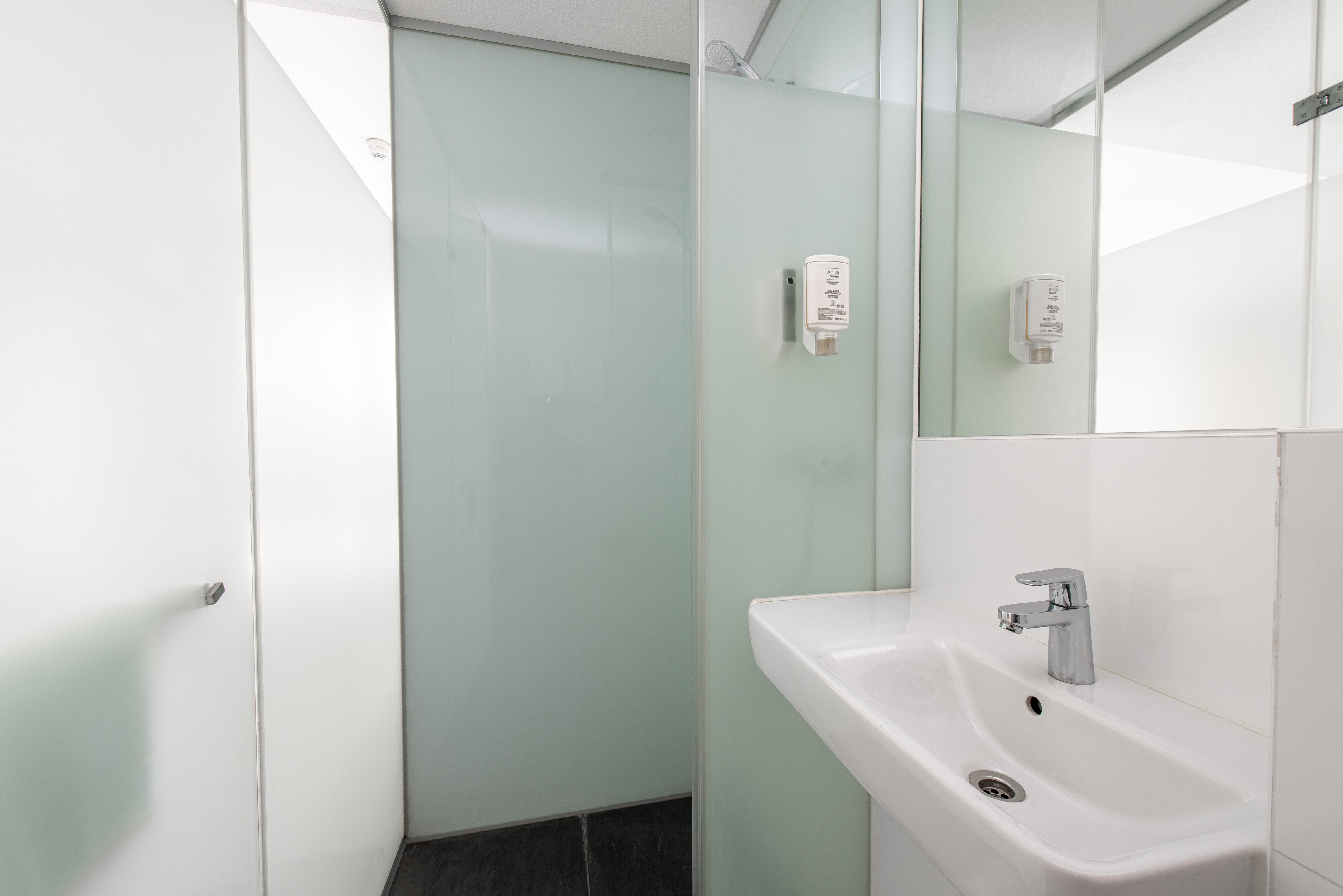 Фото EasyHotel Amsterdam Arena Boulevard