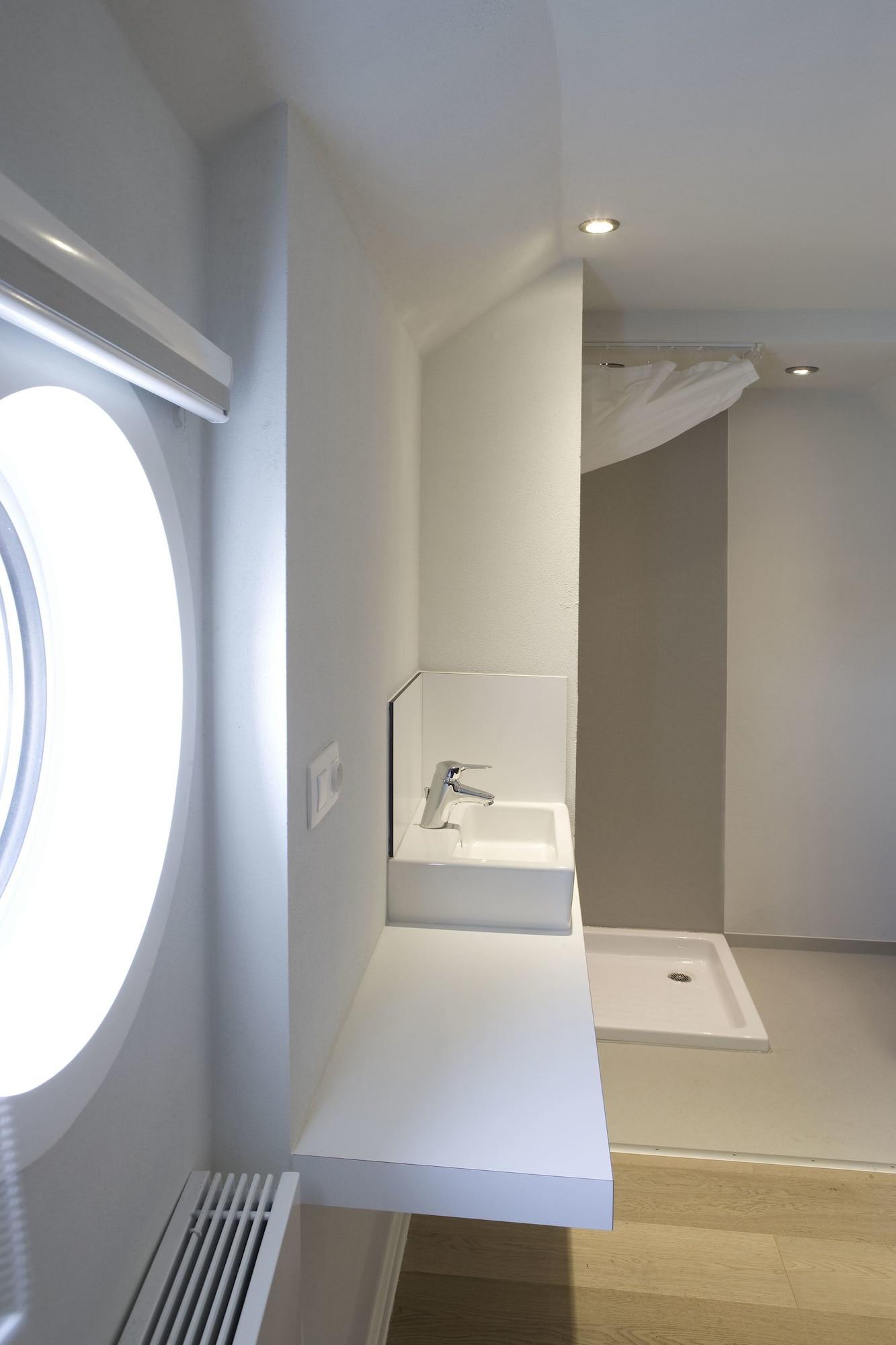 Фото Hotel Restaurant Brasserie Ahoi, Kortrijk