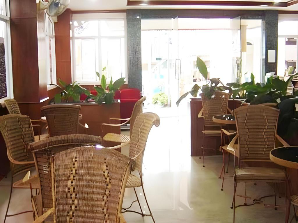 Фото Rattakit Mansion