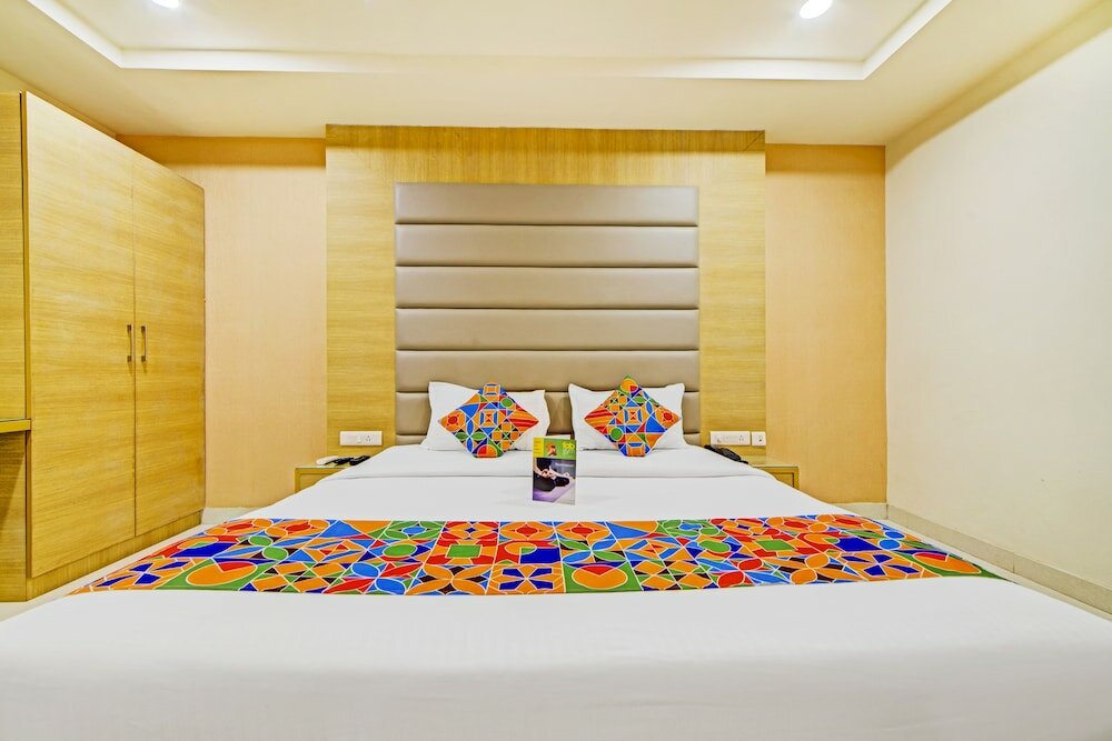 Фото Veeraj Suites