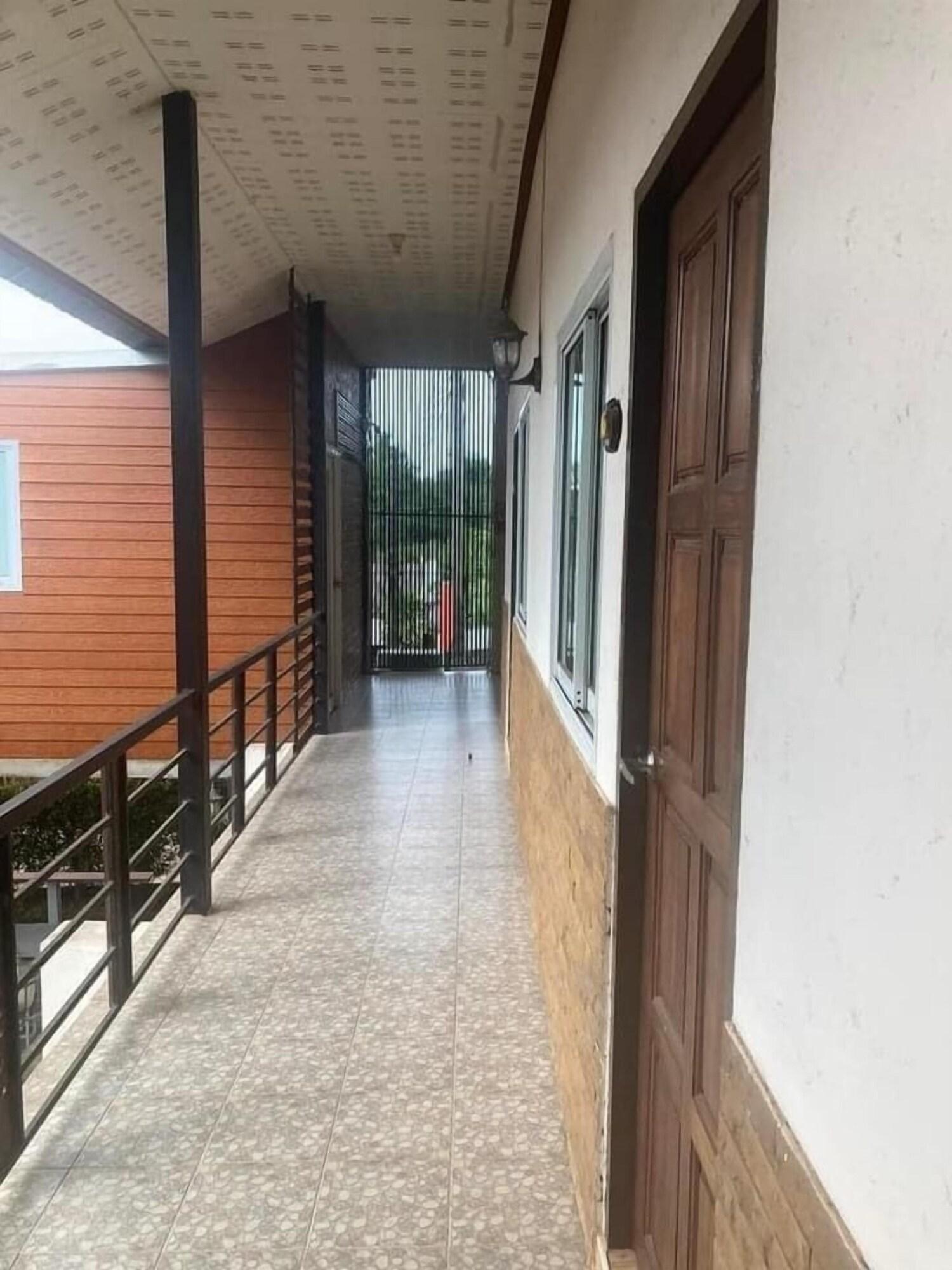 Фото Charlee House