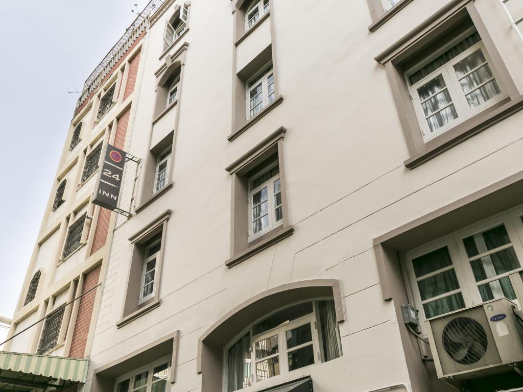 Фото 24 Inn Hotel