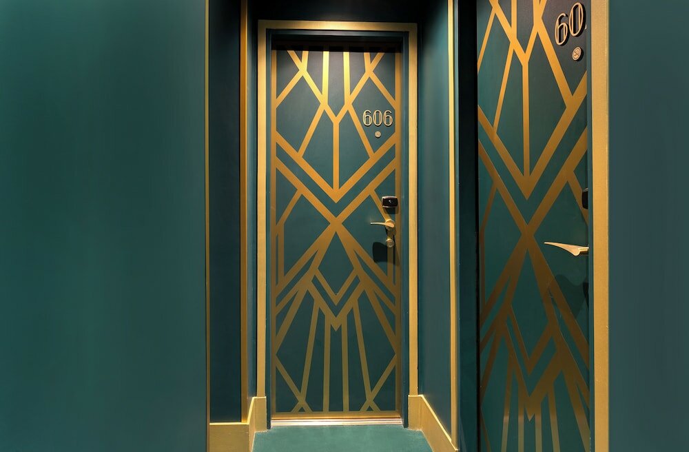 Фото Artemisia Montmartre