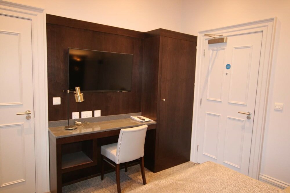 Фото Castlecary House Hotel