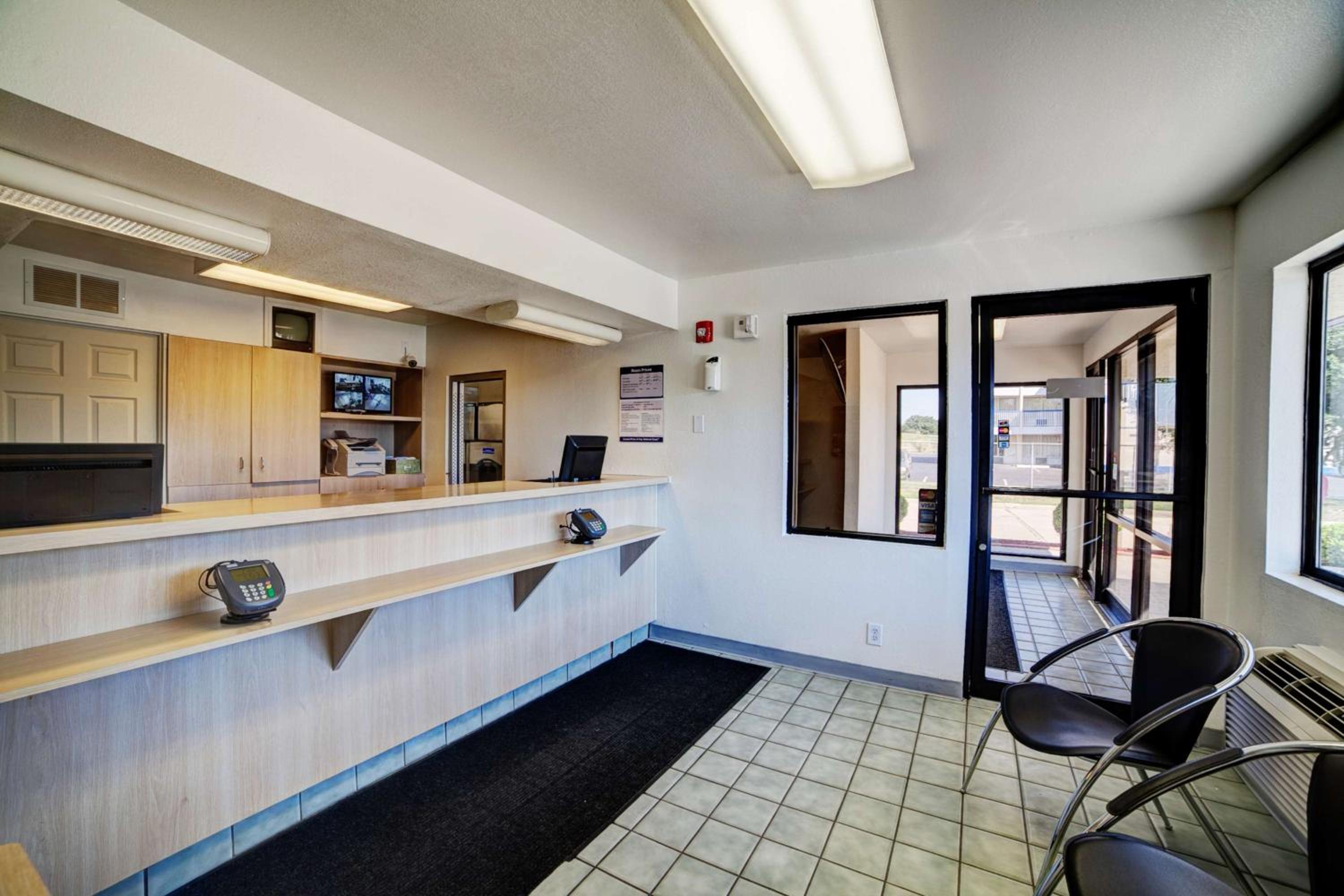 Фото Super 7 Inn