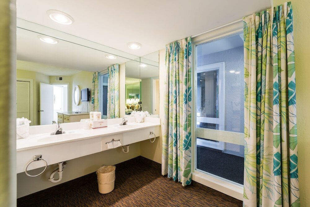 Фото Schooner Beach and Racquet Club by Capital Vacations