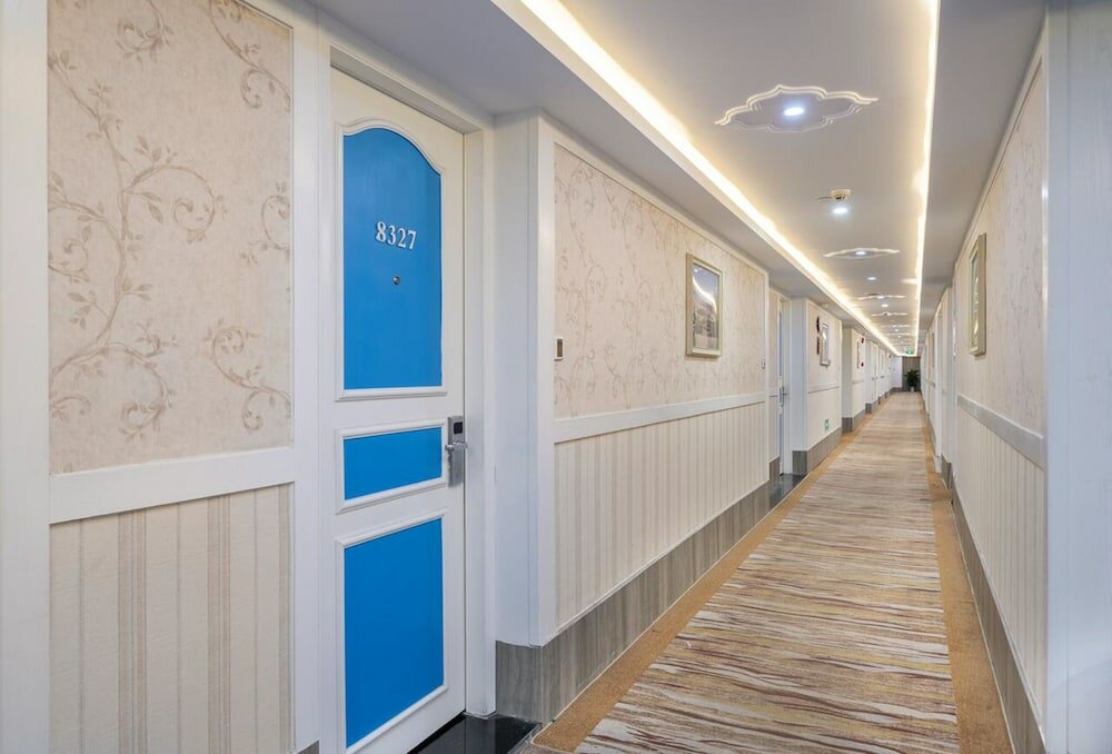 Фото Yiwu Baide Theme Hotel