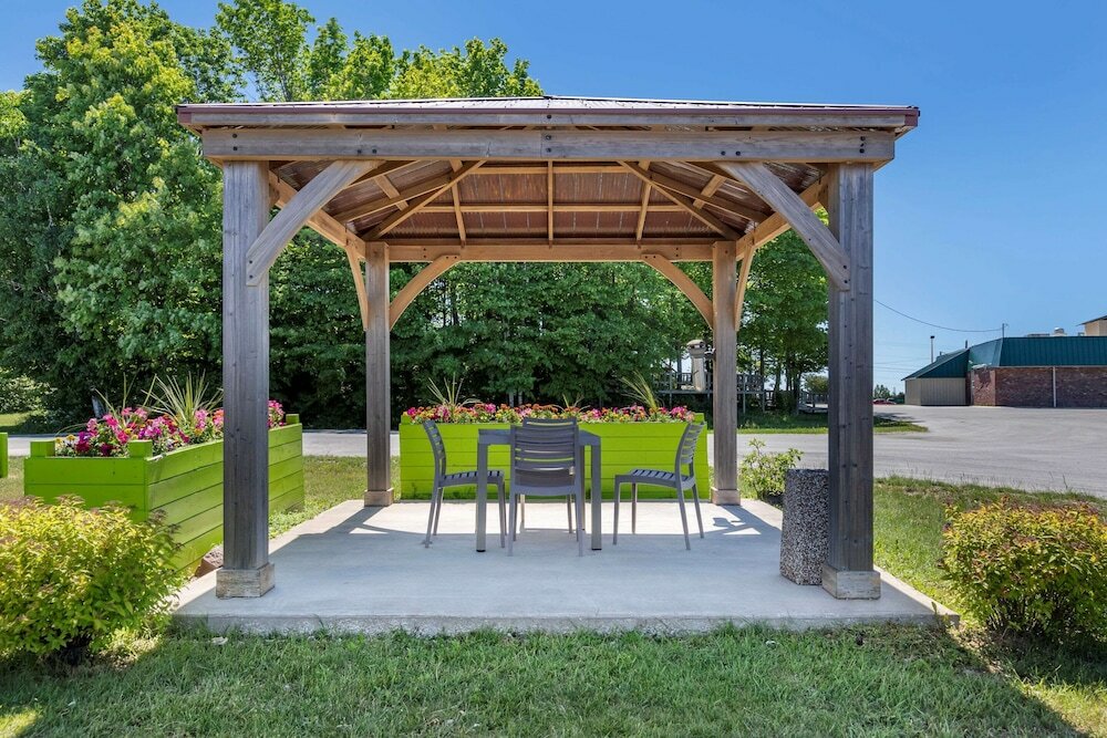 Фото Quality Inn Saint Ignace