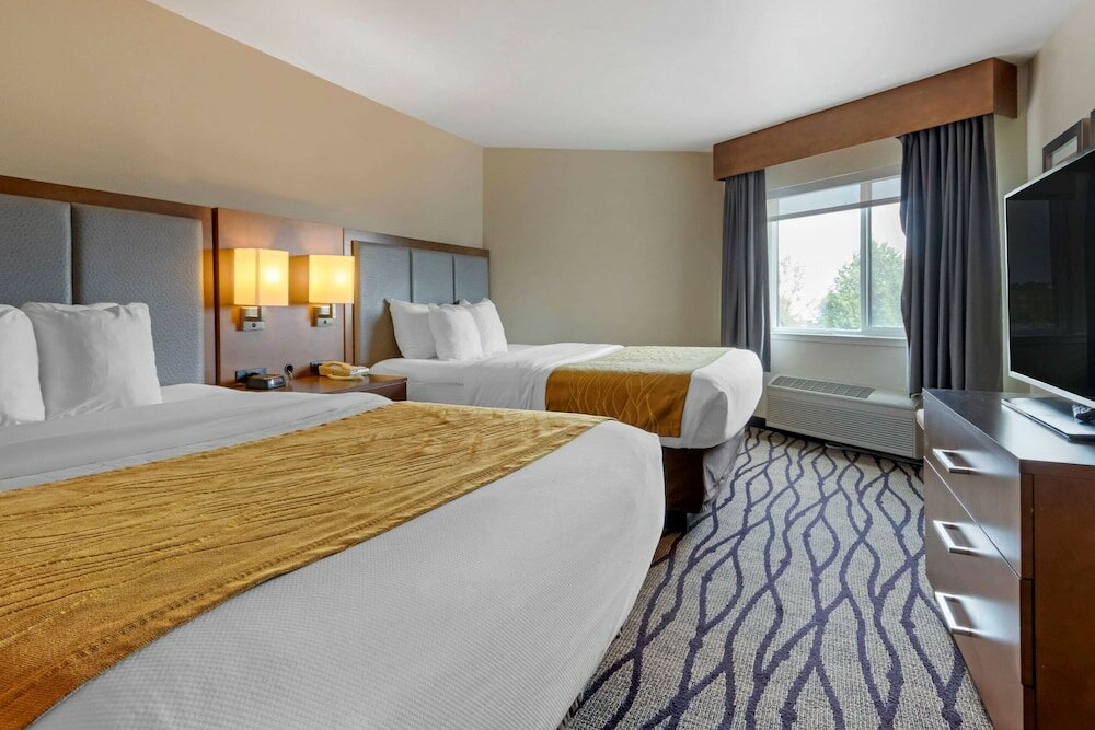 Фото Comfort Inn & Suites Market - Airport