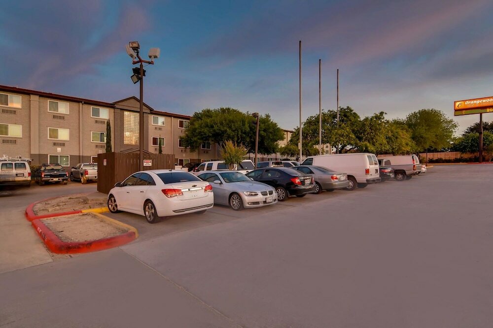 Фото Orangewood Inn & Suites Midtown