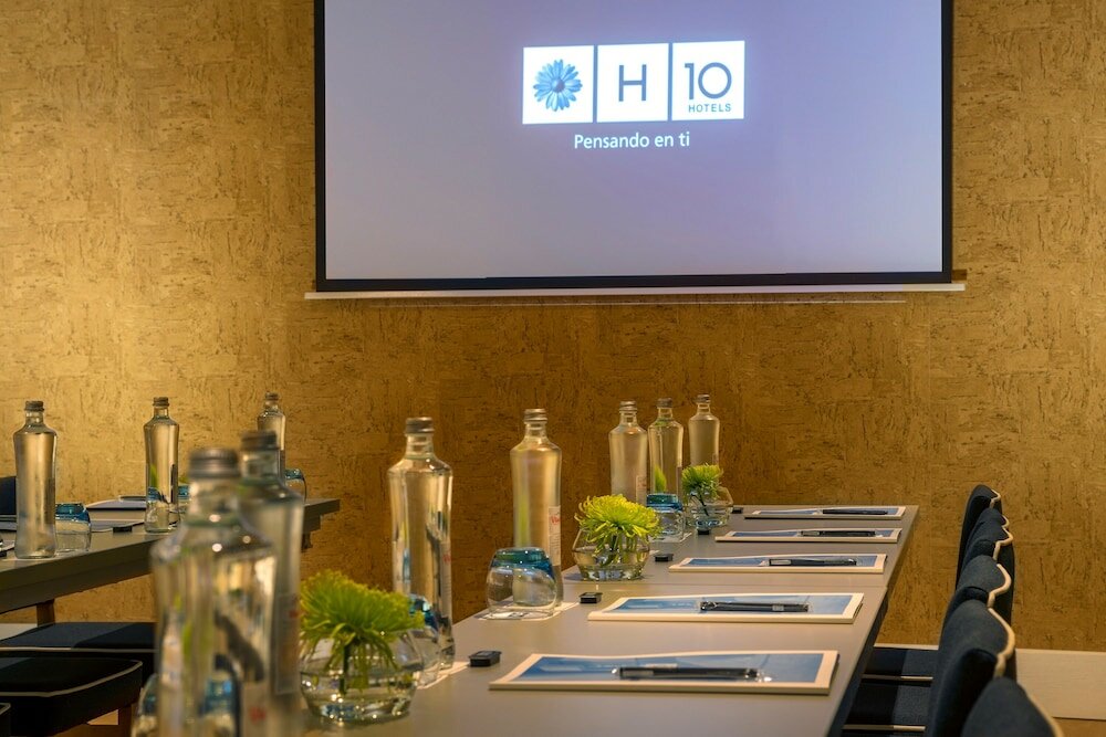 Фото H10 Puerta de Alcalá