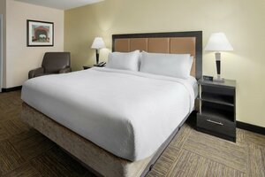 Гостиница Candlewood Suites Chester - Philadelphia International Airport, an Ihg Hotel