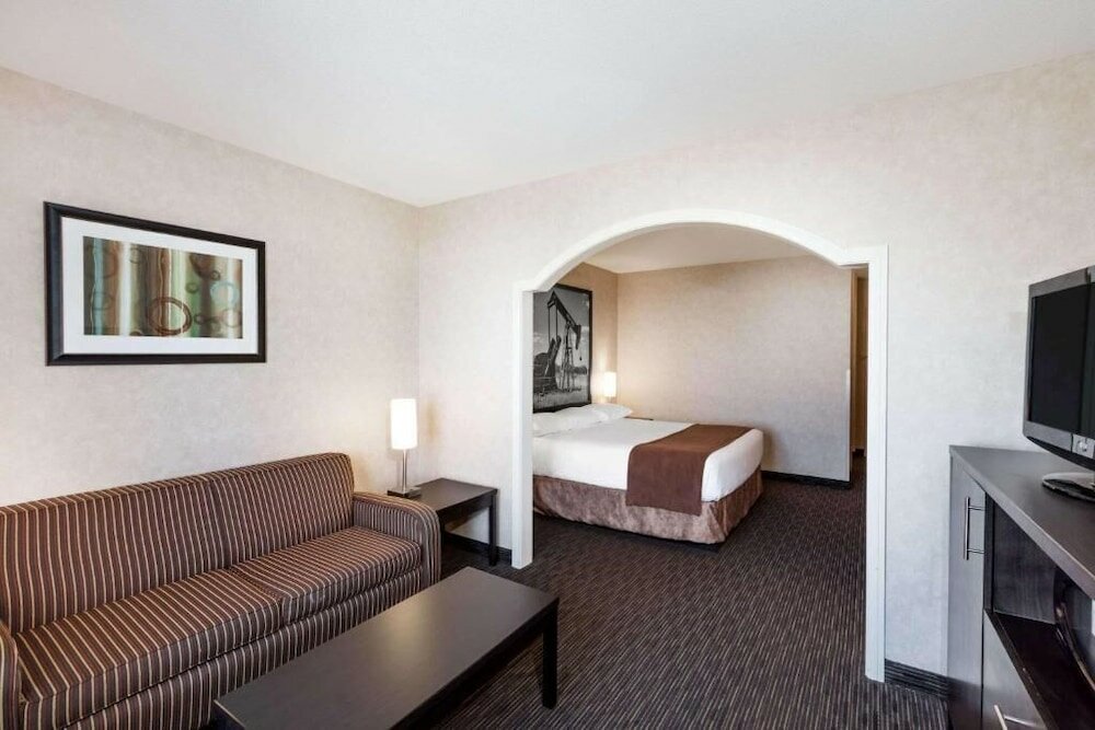 Фото Ramada by Wyndham Estevan