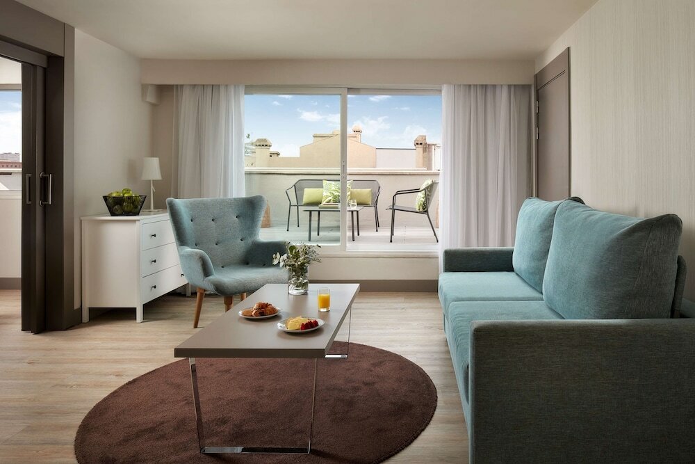 Фото Nh Madrid Zurbano