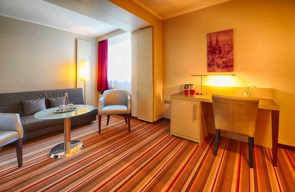 Фото Leonardo Hotel Köln