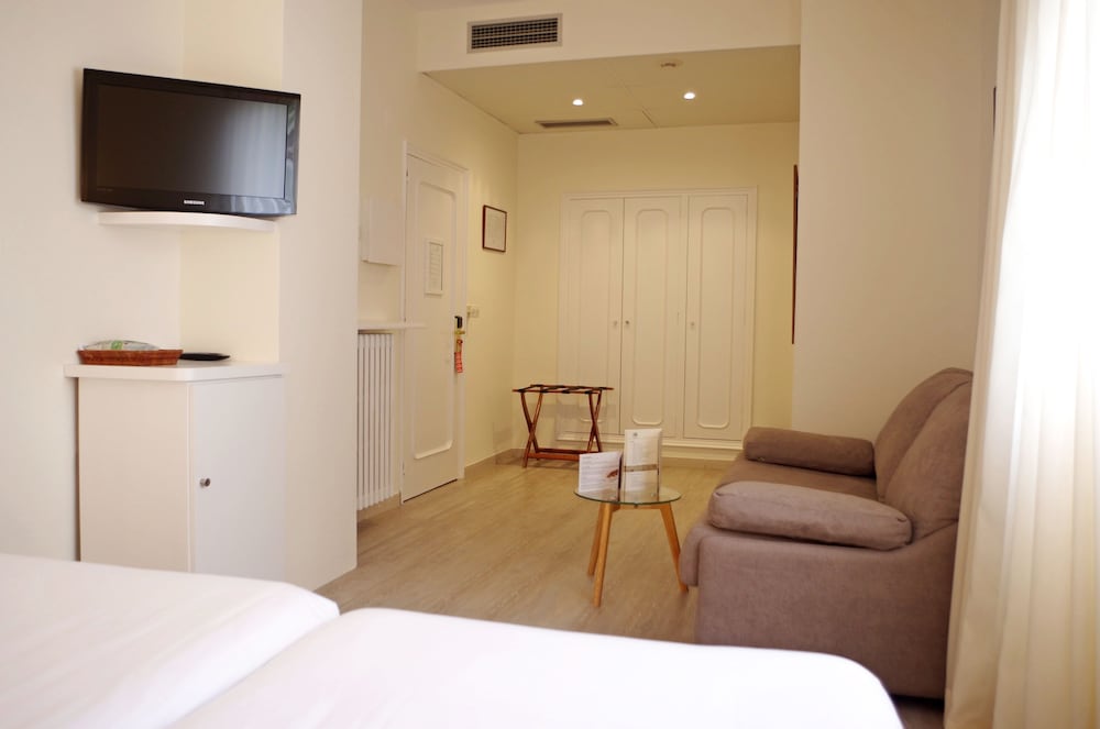 Фото Hotel Llafranch