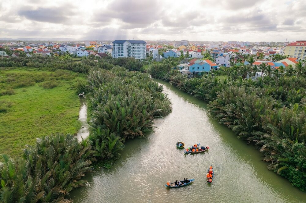 Фото Shining Riverside Hotel and SPA