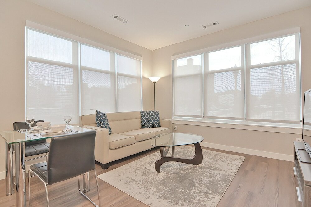 Фото Global Luxury Suites East Boston