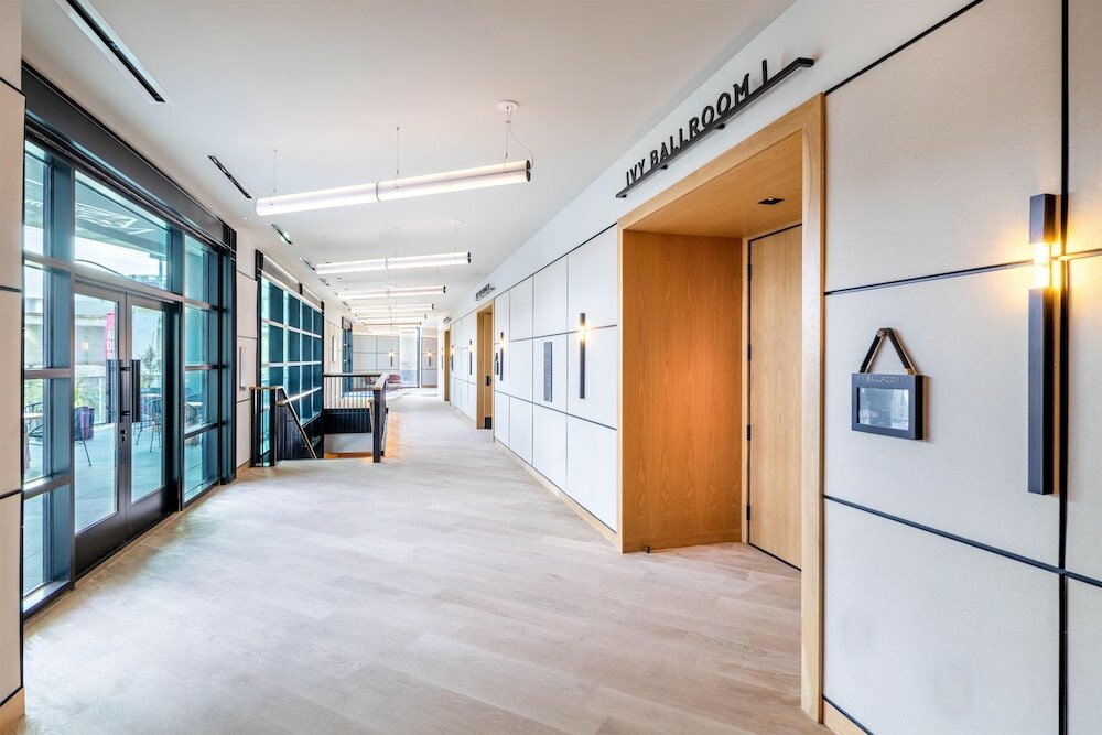 Фото The Shay, a Destination by Hyatt Hotel