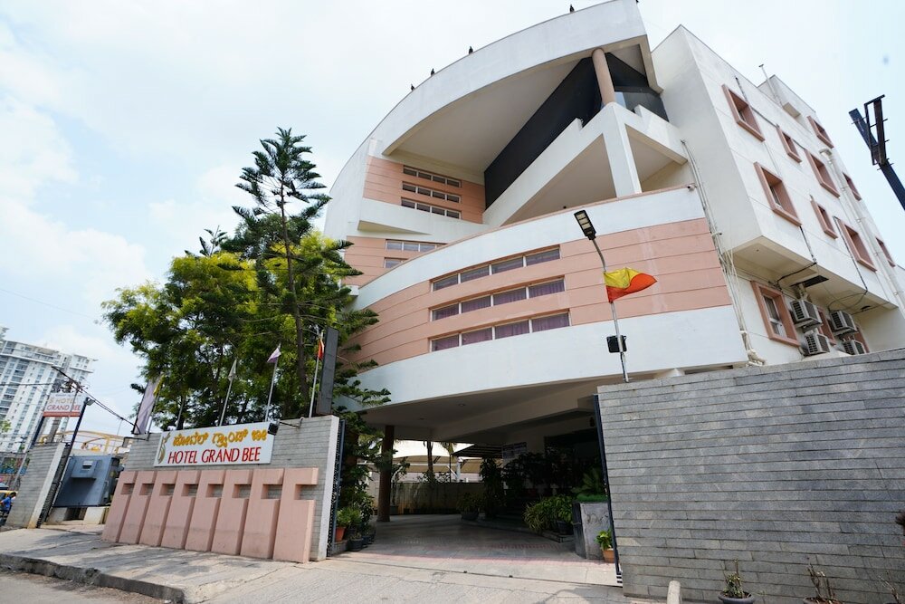 Фото Hotel Grand Bee