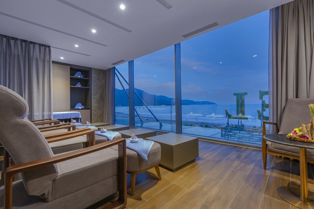 Фото Le Sands Oceanfront Danang Hotel