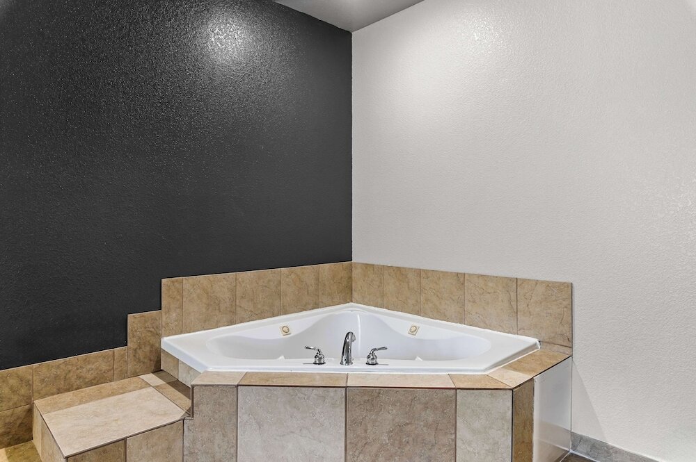 Фото Best Western Sherwood Inn & Suites