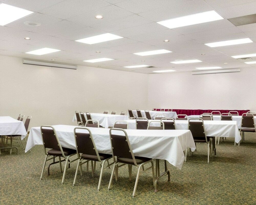 Фото Quality Inn Bismarck