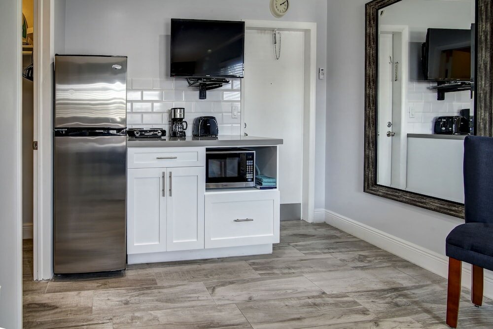 Фото May-Dee Suites