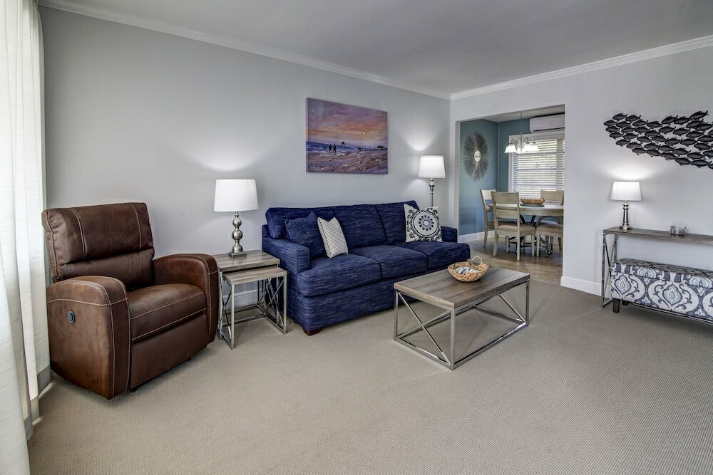 Фото May-Dee Suites