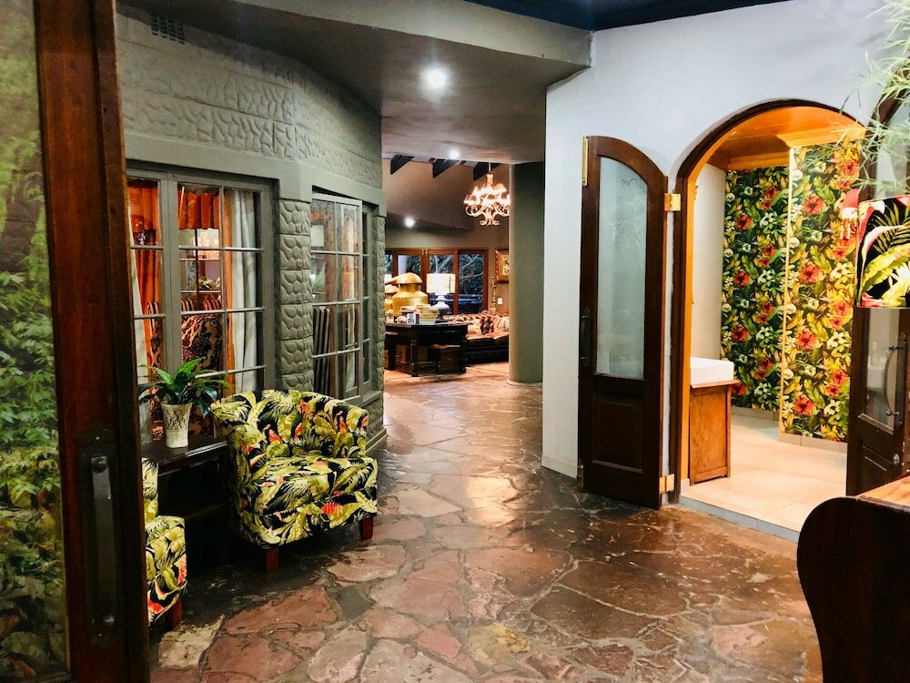 Фото Shangri-La Country Hotel