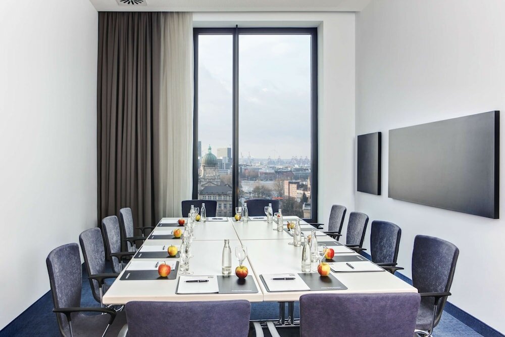 Фото IntercityHotel Hamburg Dammtor-Messe