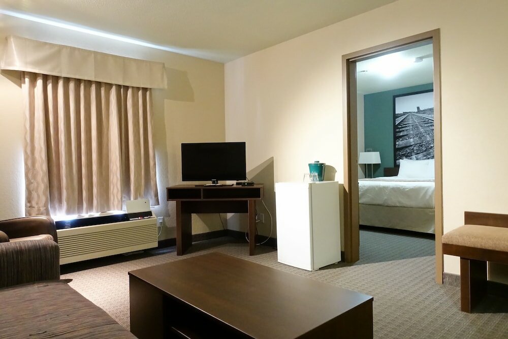 Фото Super 8 by Wyndham Dauphin