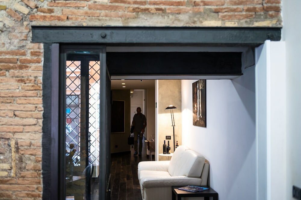 Фото Borgo Pio Suites Inn