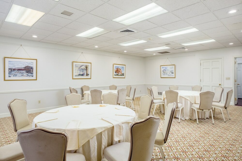 Фото The Farmington Inn & Suites