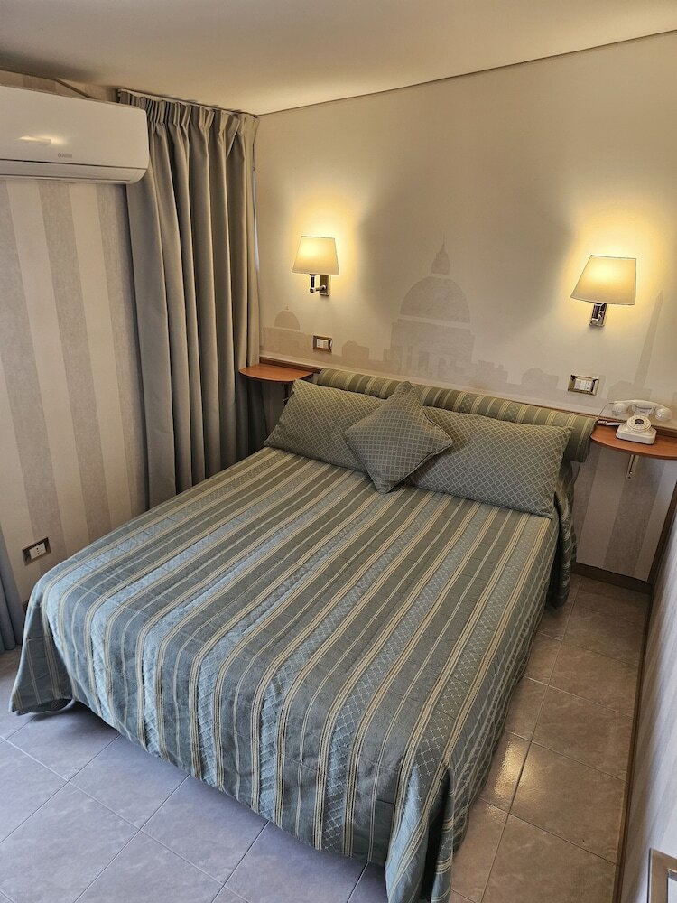 Фото Hotel Pacific