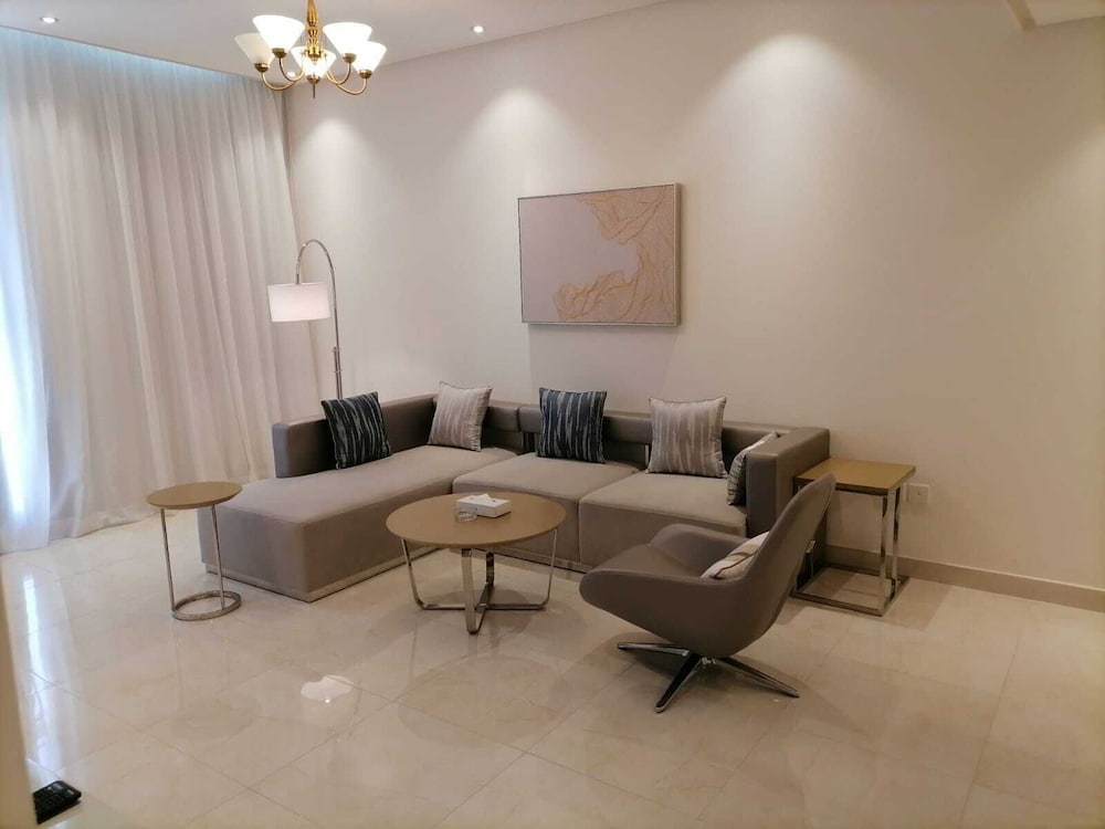 Фото The Lodge Suites