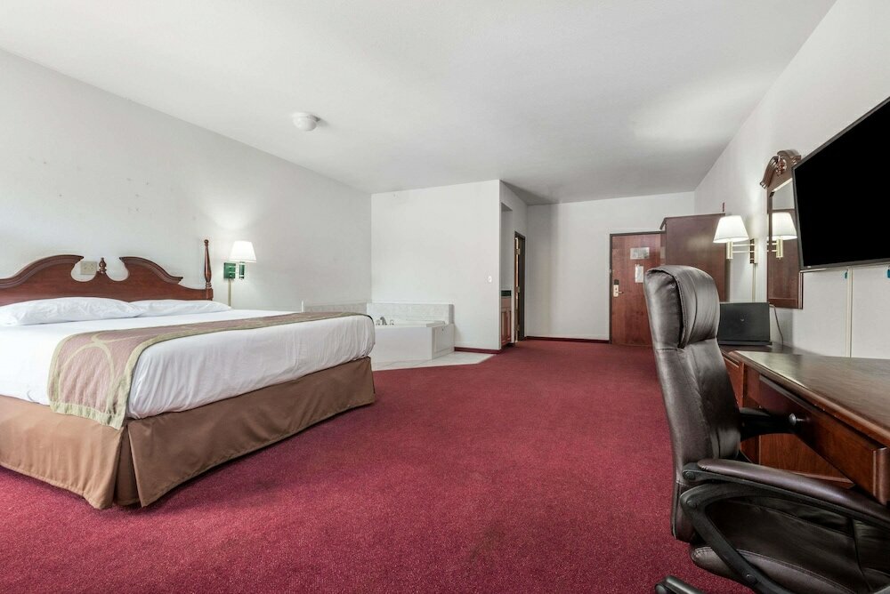 Фото Super 8 by Wyndham Grayson