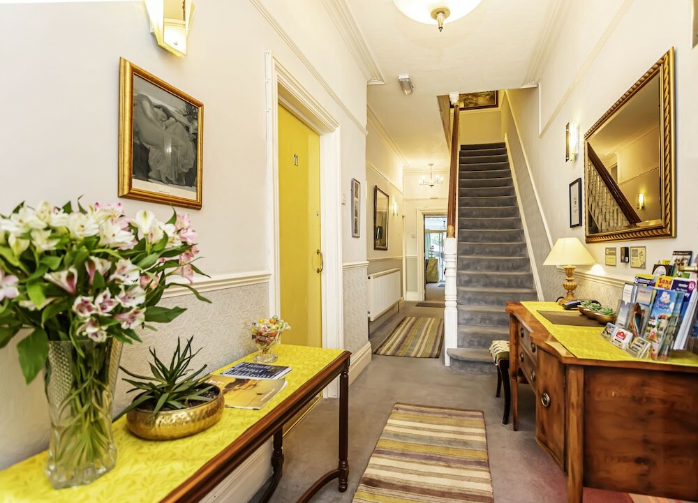 Фото The Ravensbourne Hotel