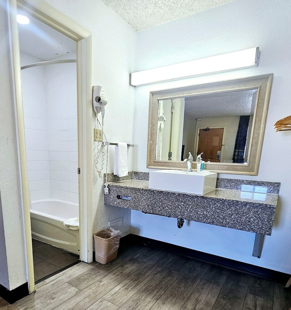 Фото Super 8 by Wyndham Denver Central