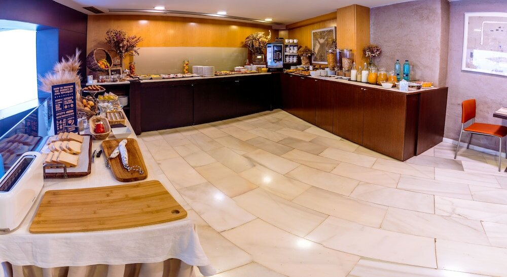 Фото Hotel Madanis