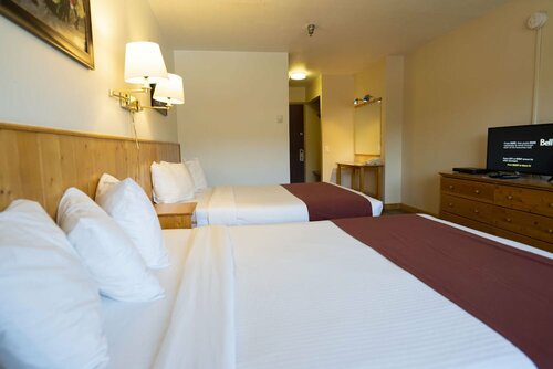 Гостиница Canadas Best Value Inn River View Hotel в Уайтхорс