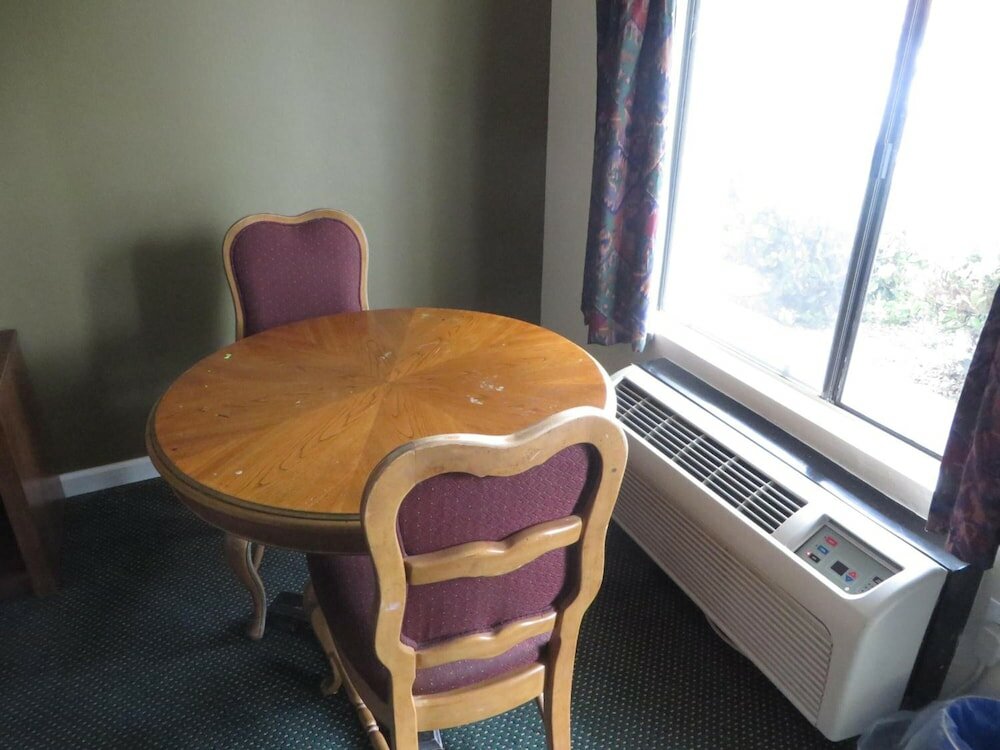 Фото National Inn Garden Grove