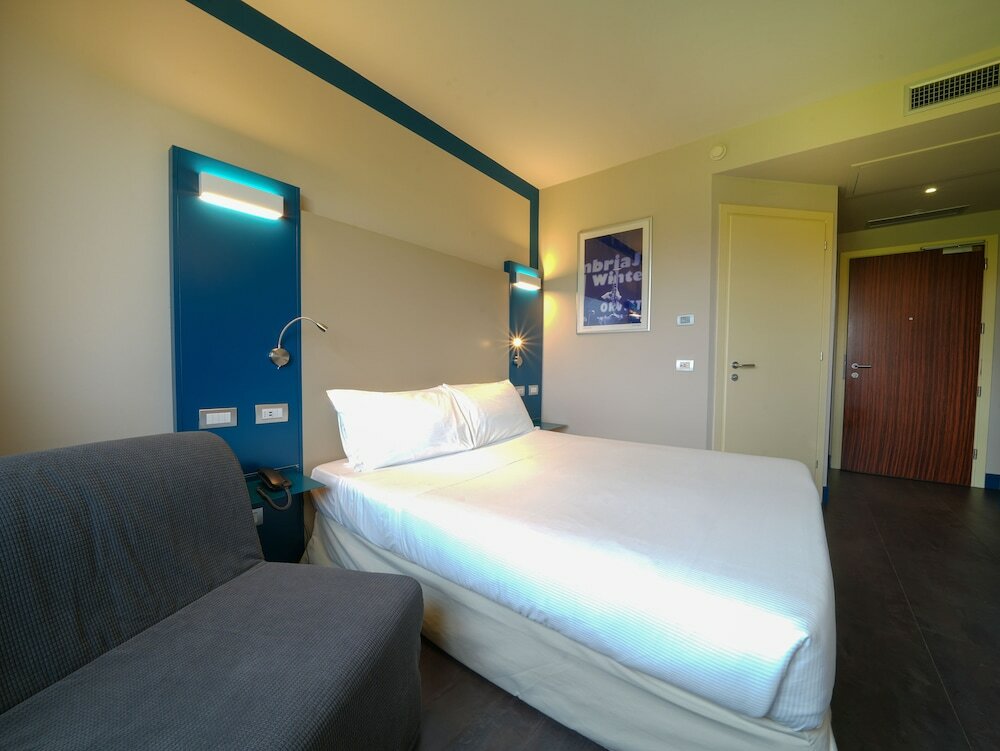 Фото La Meridiana Bleisure Hotel