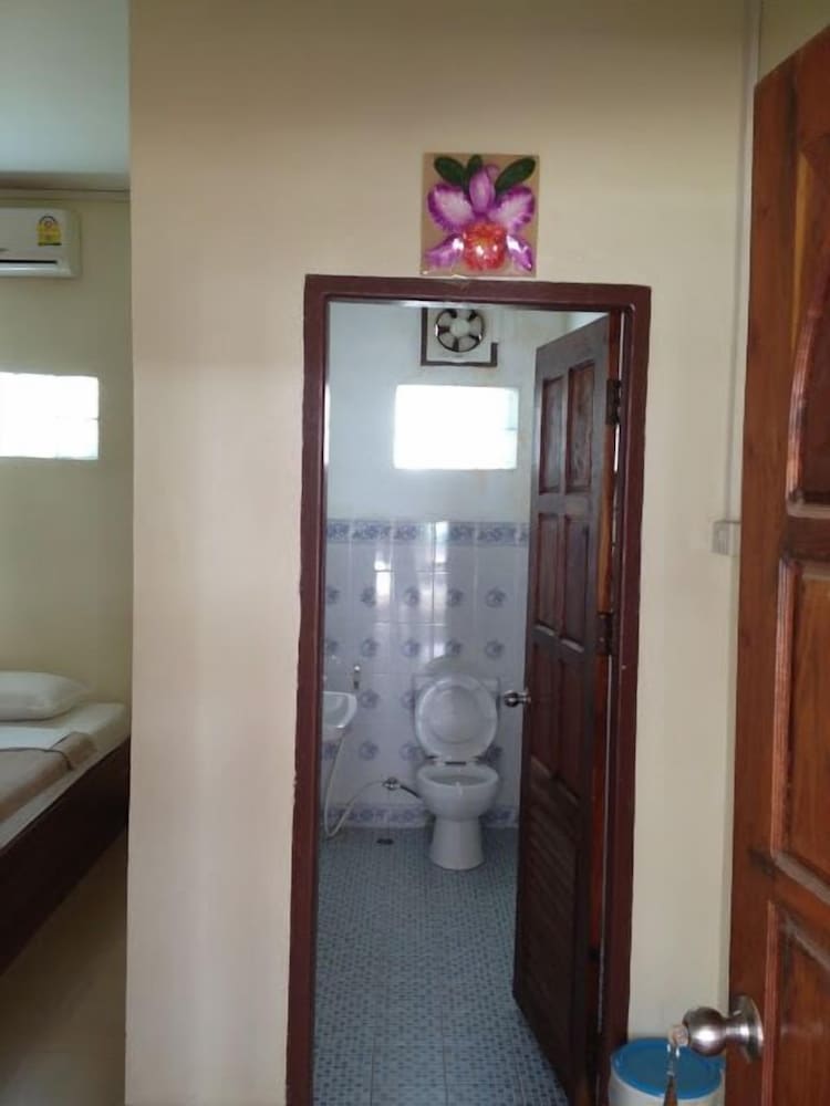 Фото Chalouvanh Hotel