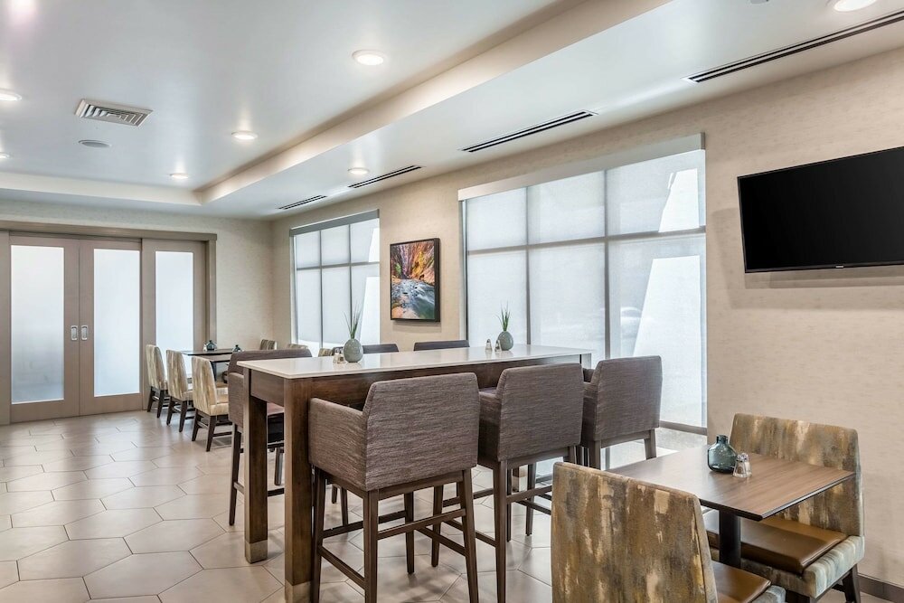 Фото Comfort Inn & Suites Salt Lake City Airport