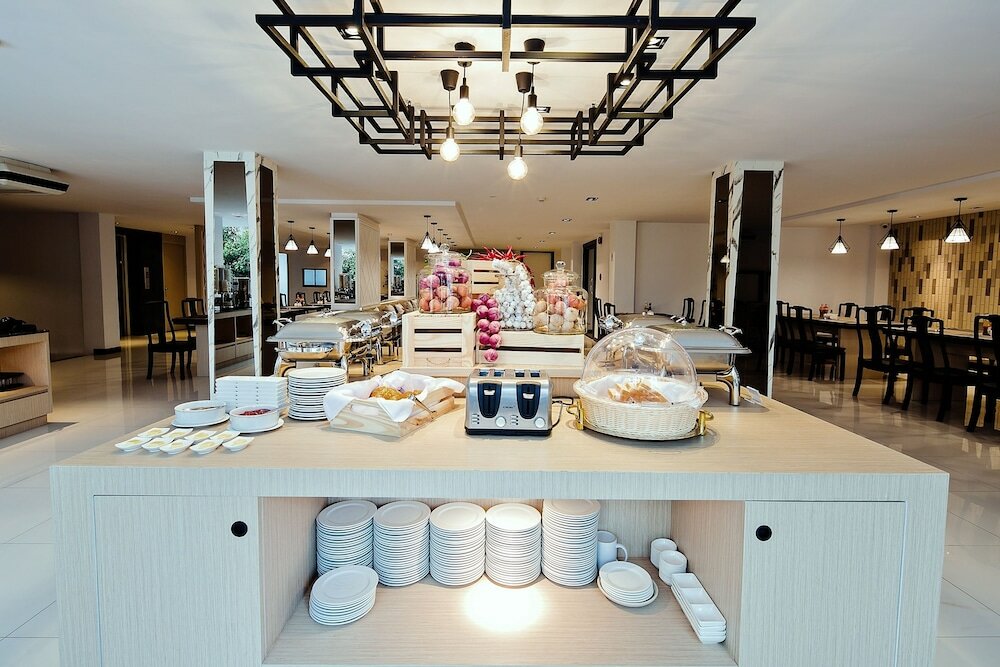 Фото Three Sukhumvit Hotel